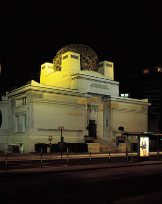 Secession at night, Photo: Matthias Herrmann